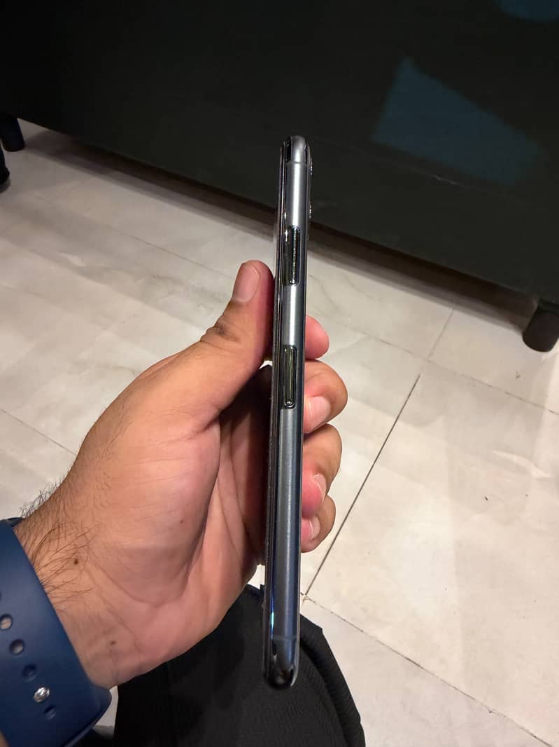 Apple iPhone 11 Pro Max 1