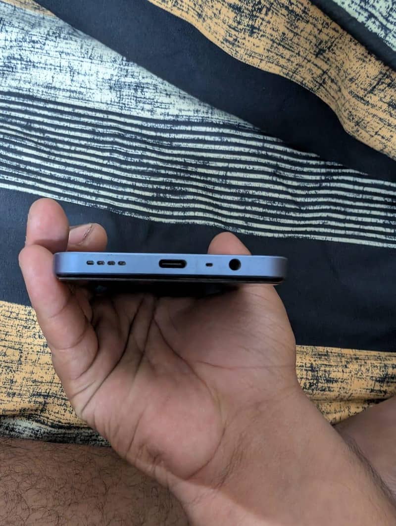Realme C63 1