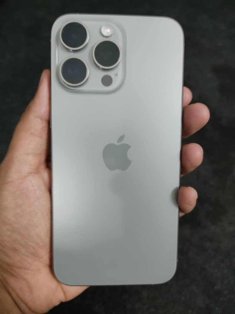 Apple iPhone 15 Pro Max 0