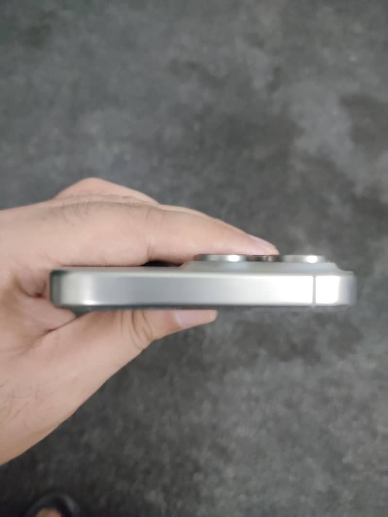 Apple iPhone 15 Pro Max 5