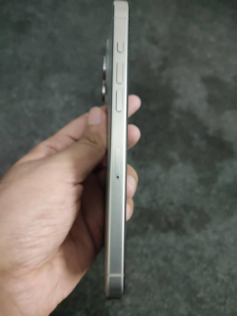 Apple iPhone 15 Pro Max 6