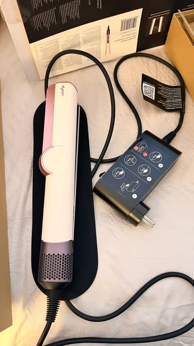 Dyson air warp straightener