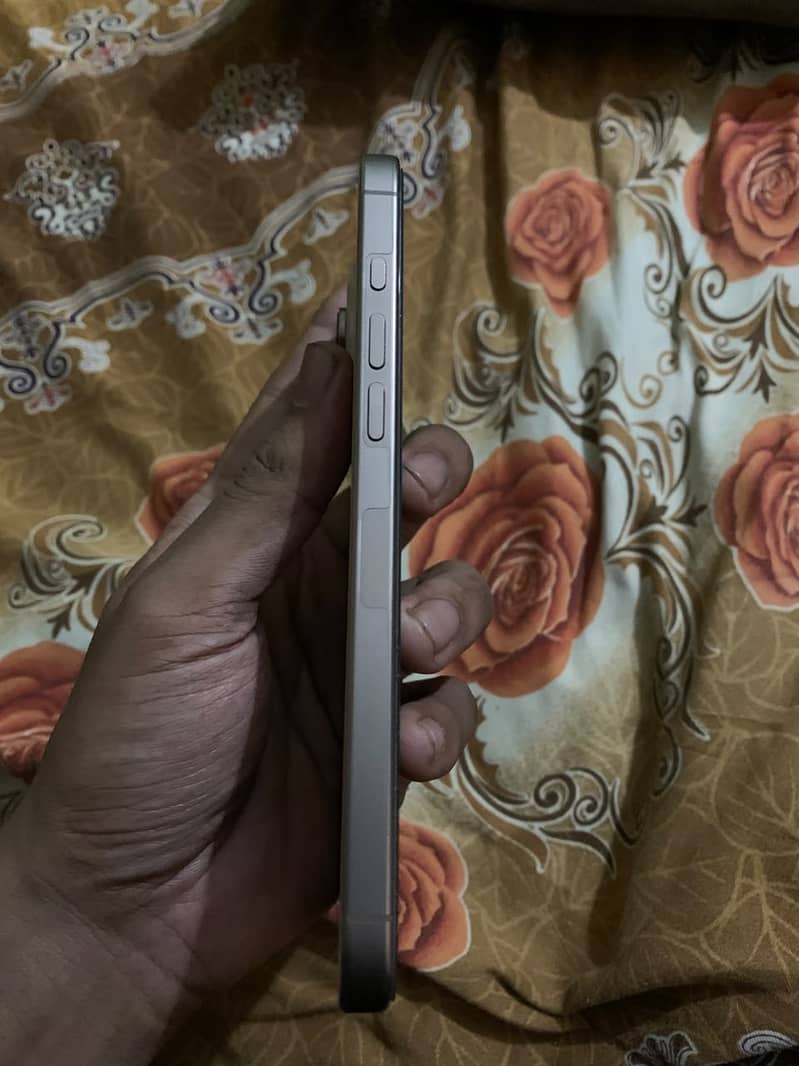 Apple iPhone 16 Pro Max 3