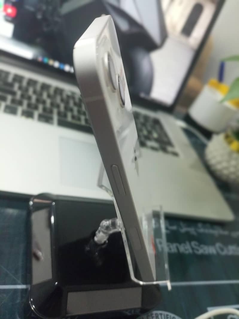 Apple iPhone 13 2