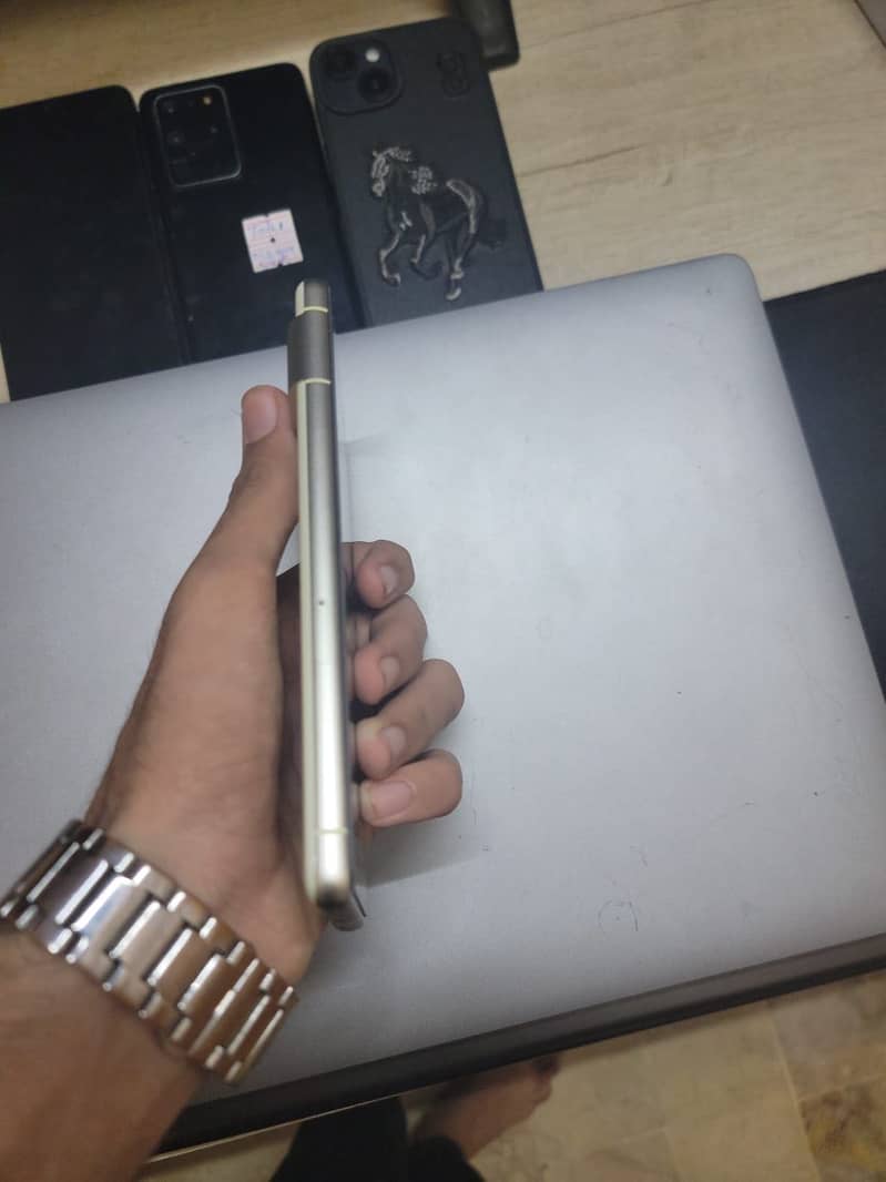 Google Pixel 7 4