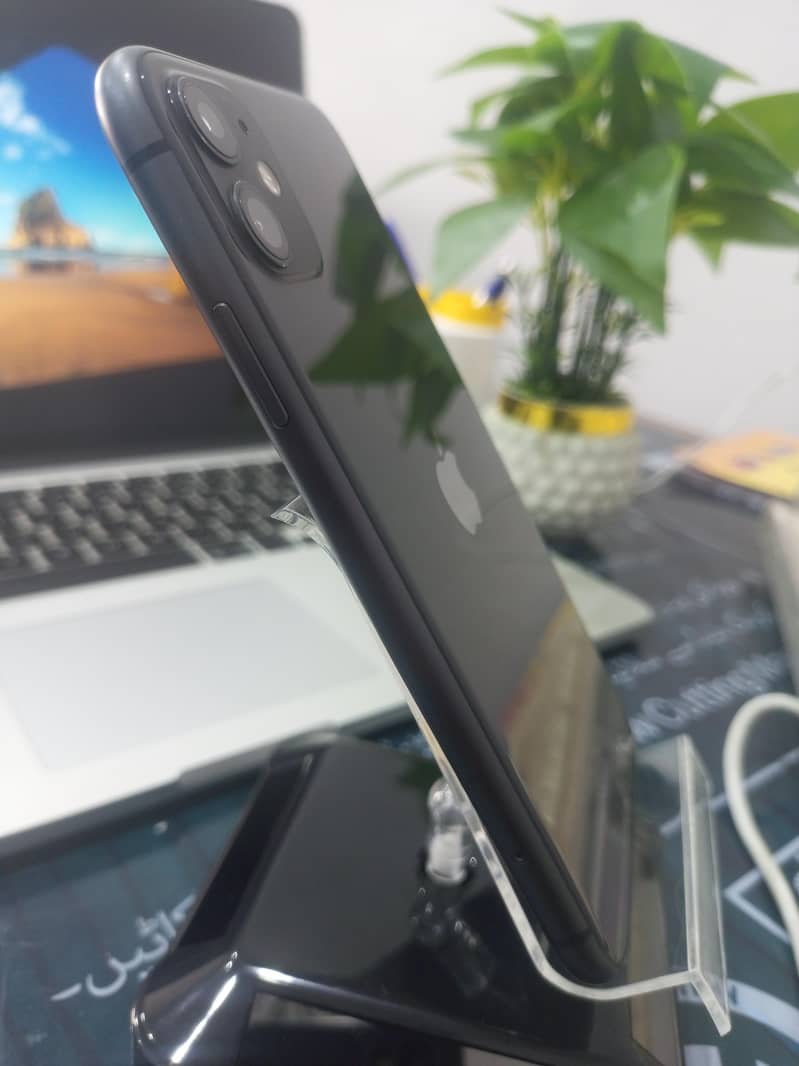 Apple iPhone 11 3