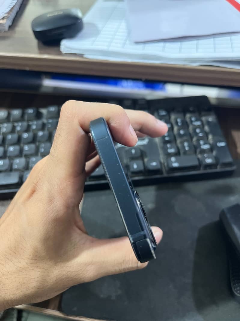 Apple iPhone 13 2