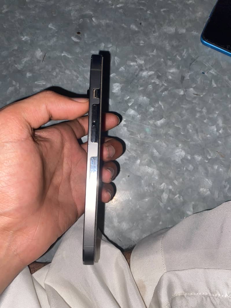 Apple iPhone 13 Pro 4
