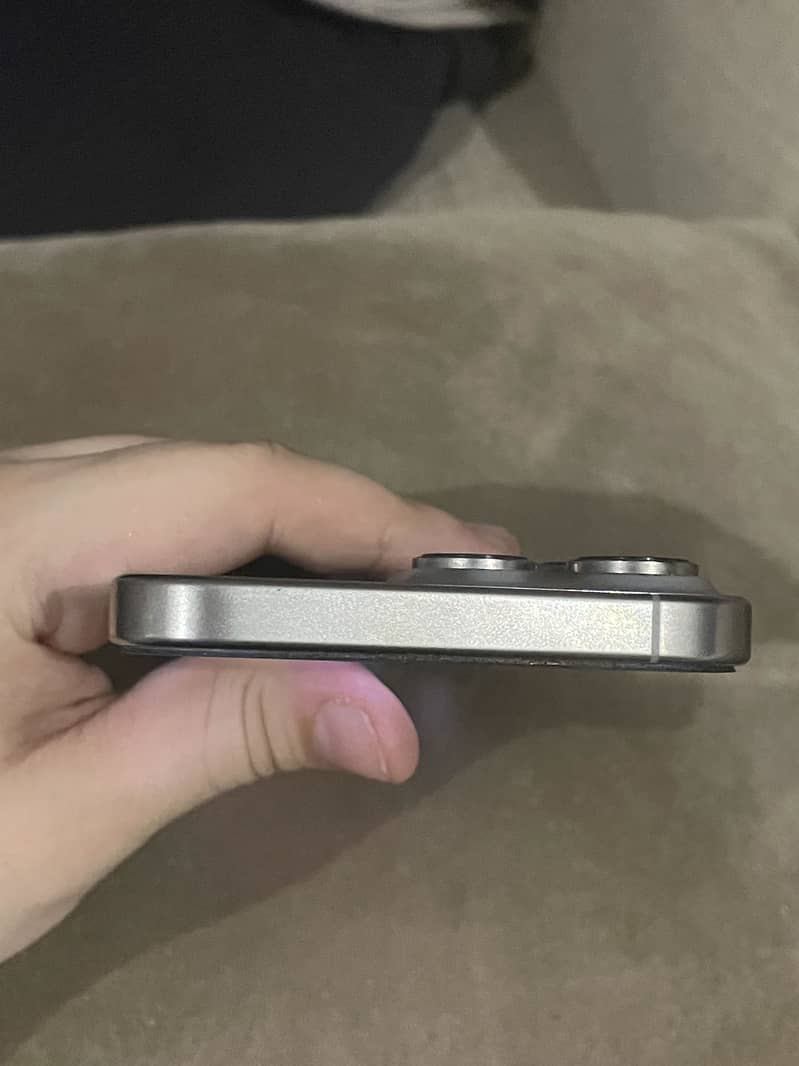 Apple iPhone 16 Pro Max 3