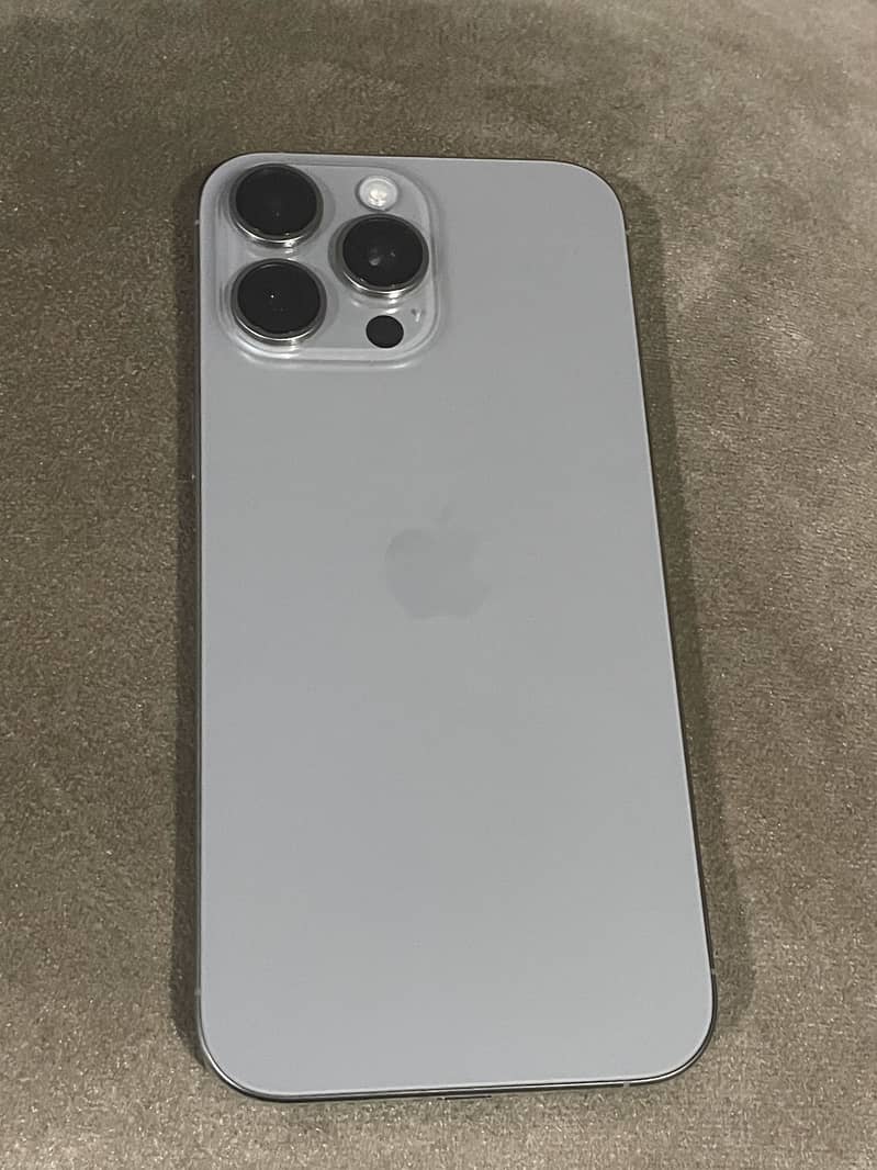 Apple iPhone 16 Pro Max 4