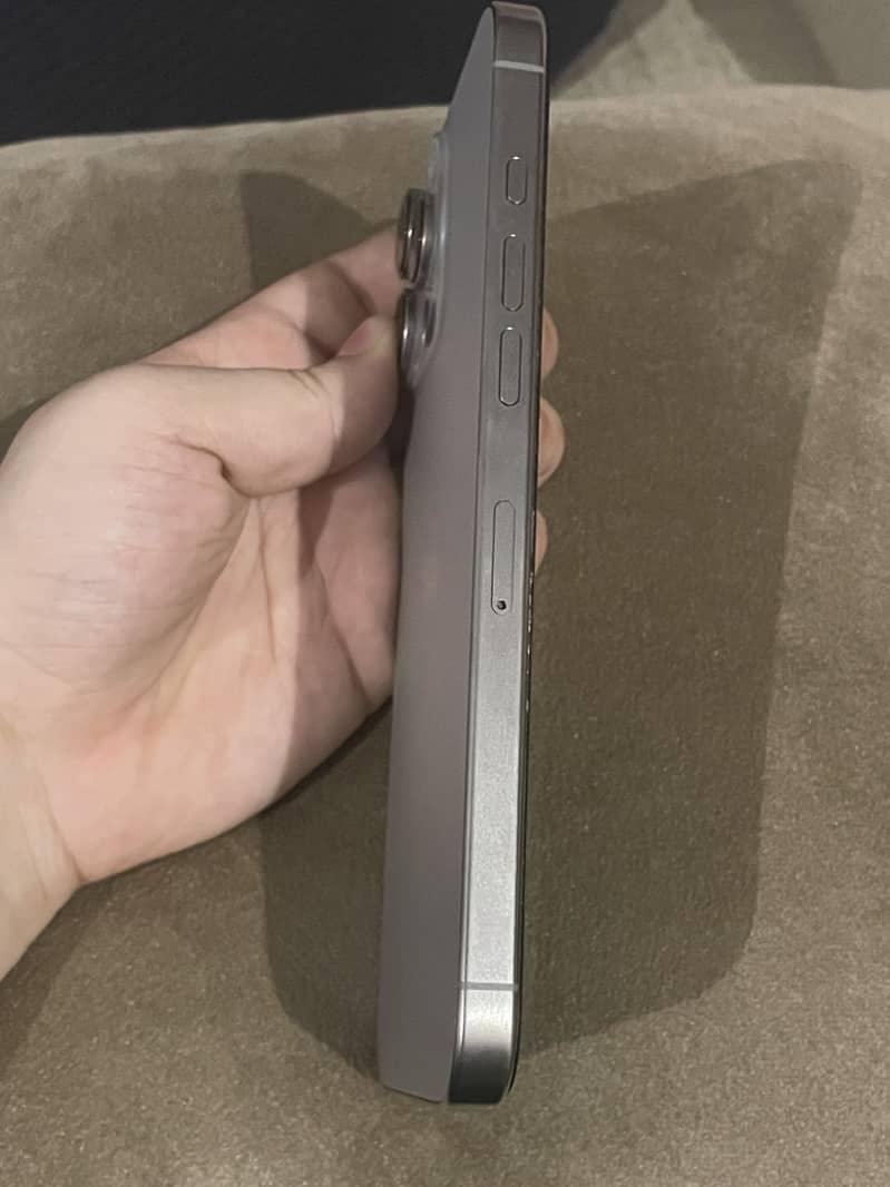 Apple iPhone 16 Pro Max 5