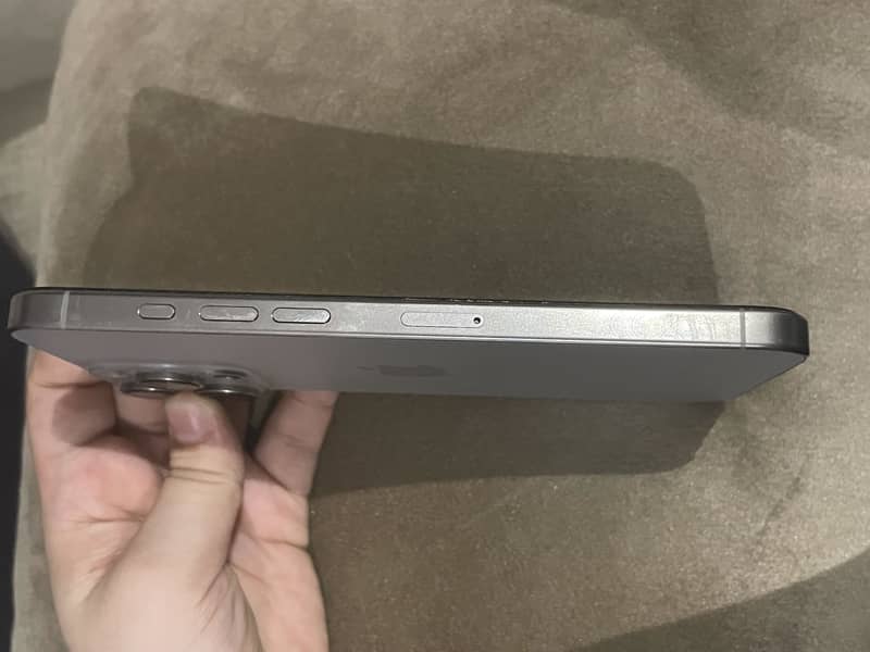 Apple iPhone 16 Pro Max 6