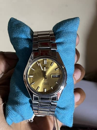 Seiko  golden dial fresh new condition all original 100%