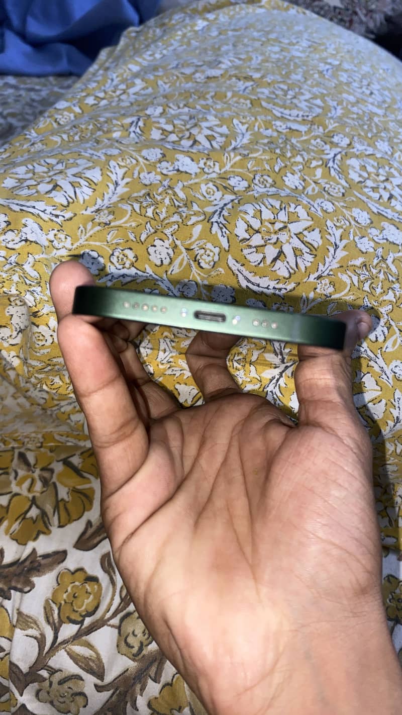 Apple iPhone 13 3
