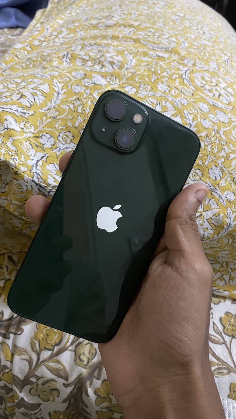 Apple iPhone 13 8