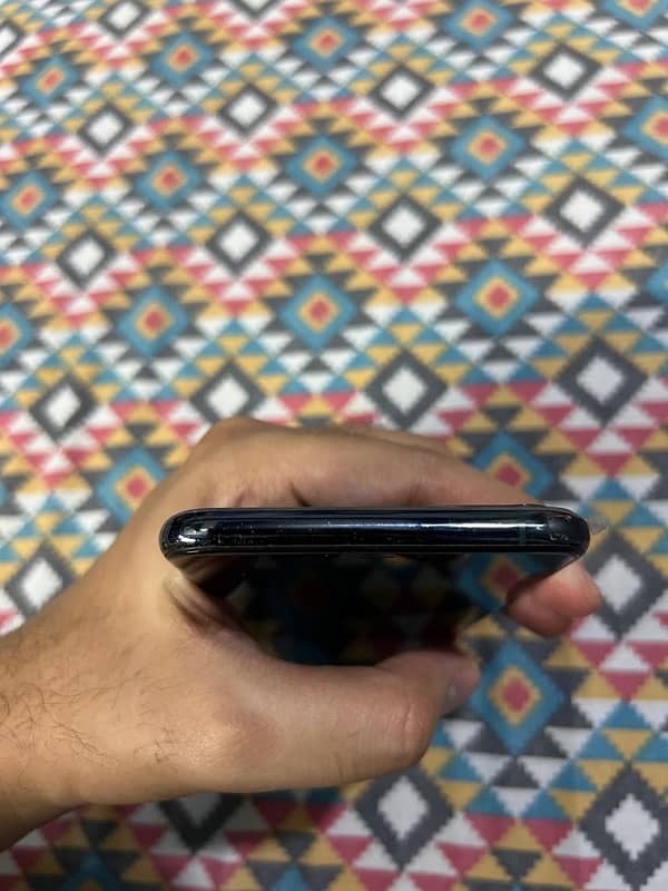 iPhone 11 Pro Max 4
