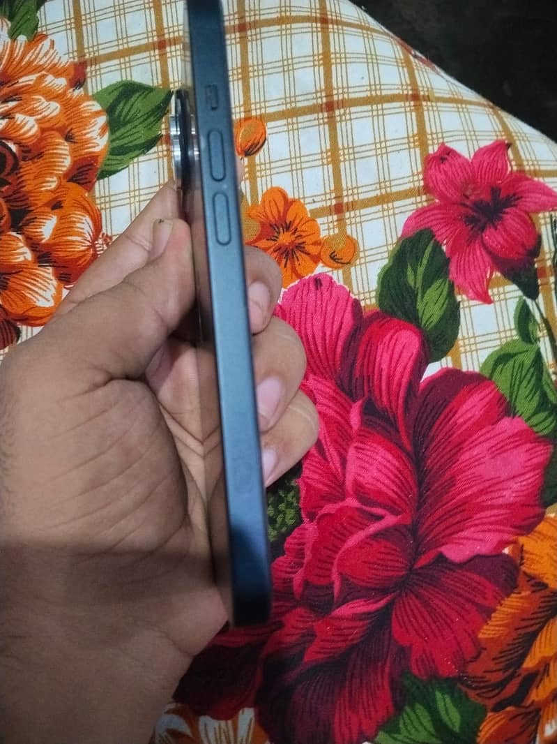 Apple iPhone 14 3