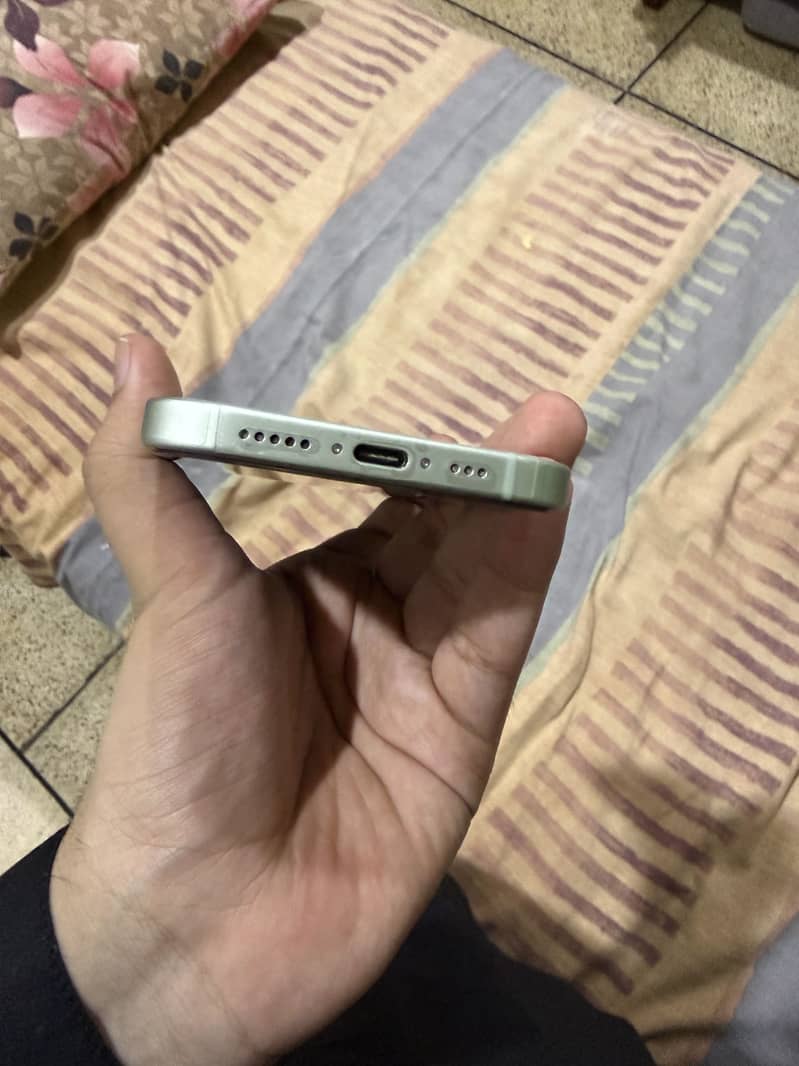 Apple iPhone 15 2
