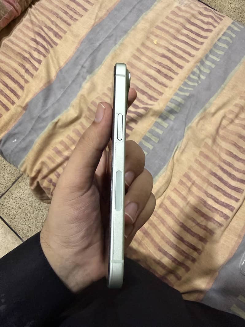 Apple iPhone 15 3