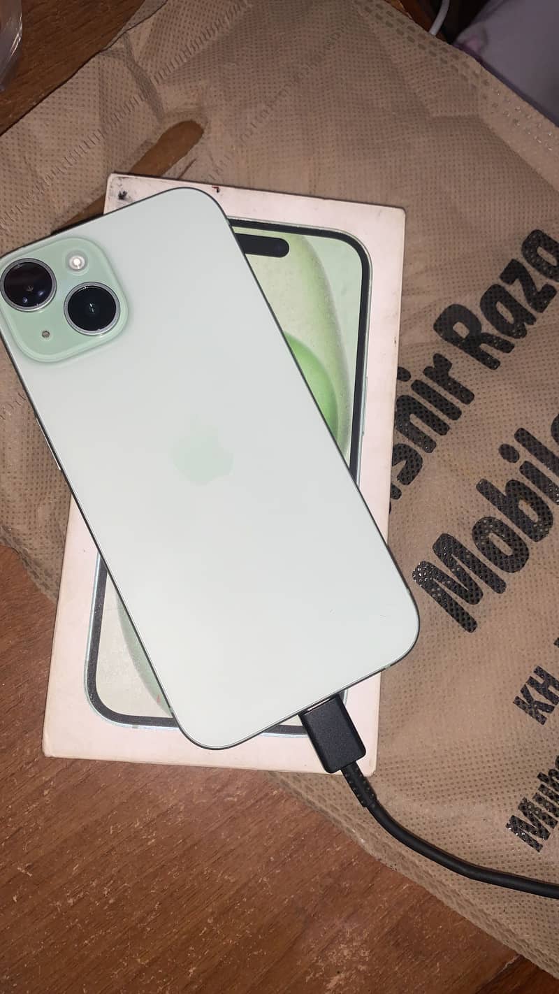 Apple iPhone 15 4