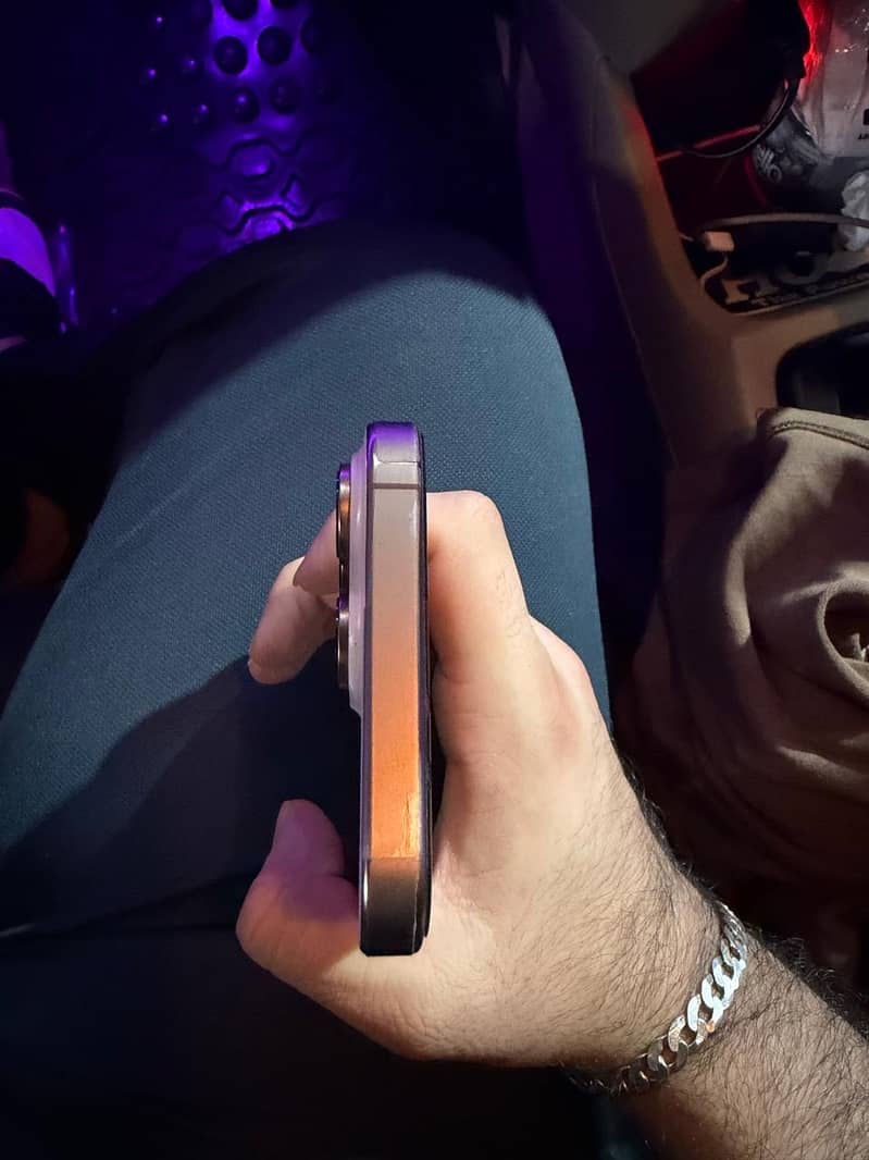 Apple iPhone 16 Pro Max 2