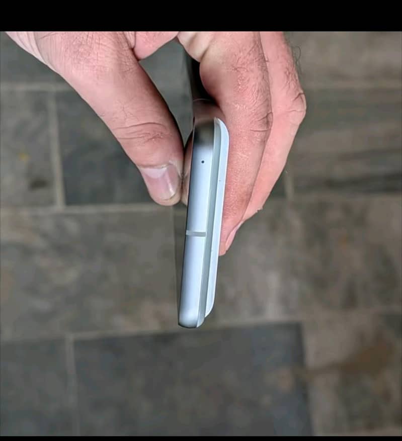 Google Pixel 8 4