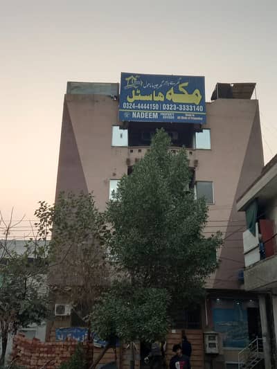Room Space In Makkah Girls & Boys Hostel Available For Rent