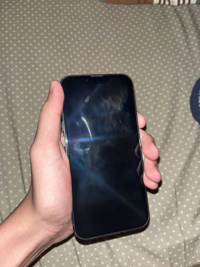 Apple iPhone 13 4