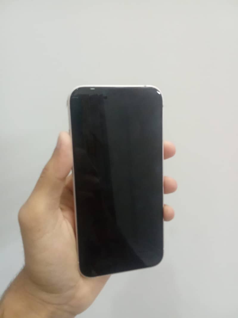 Apple iPhone 13 0