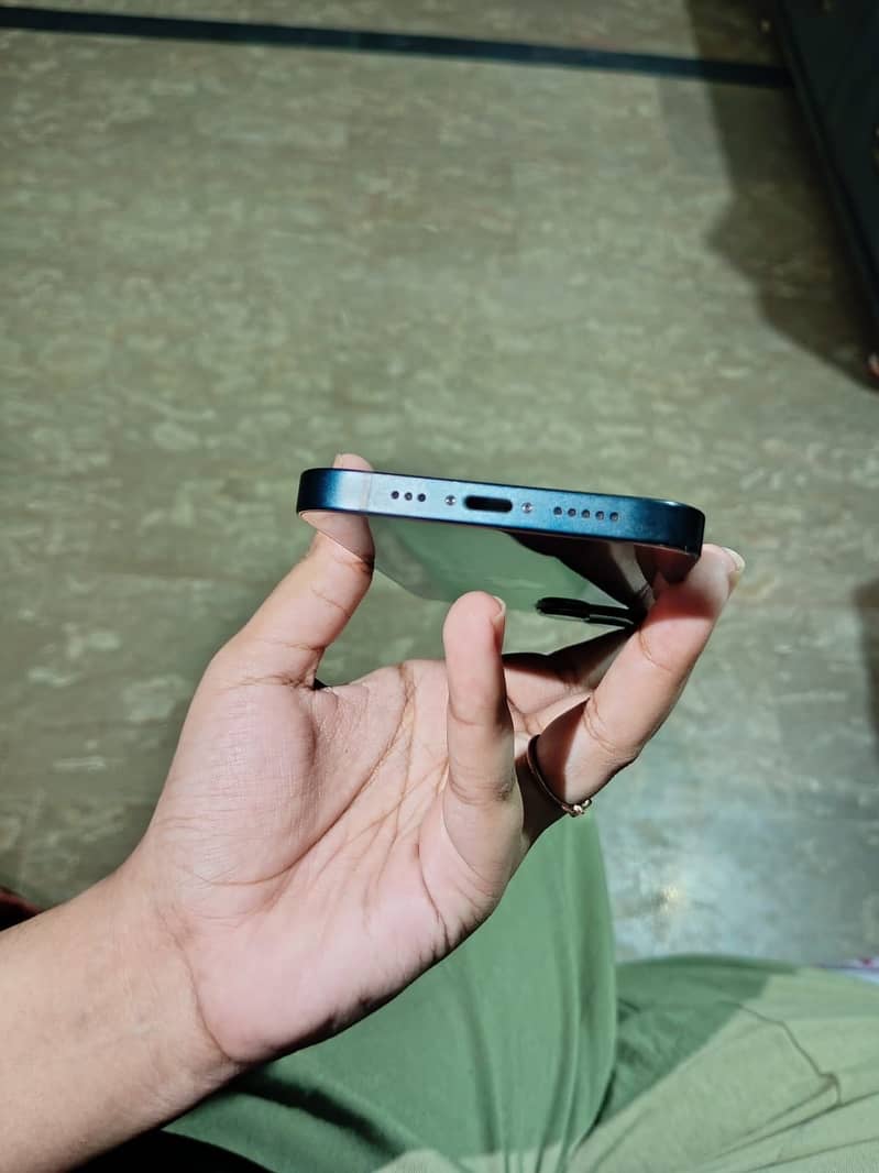 Apple iPhone 13 4