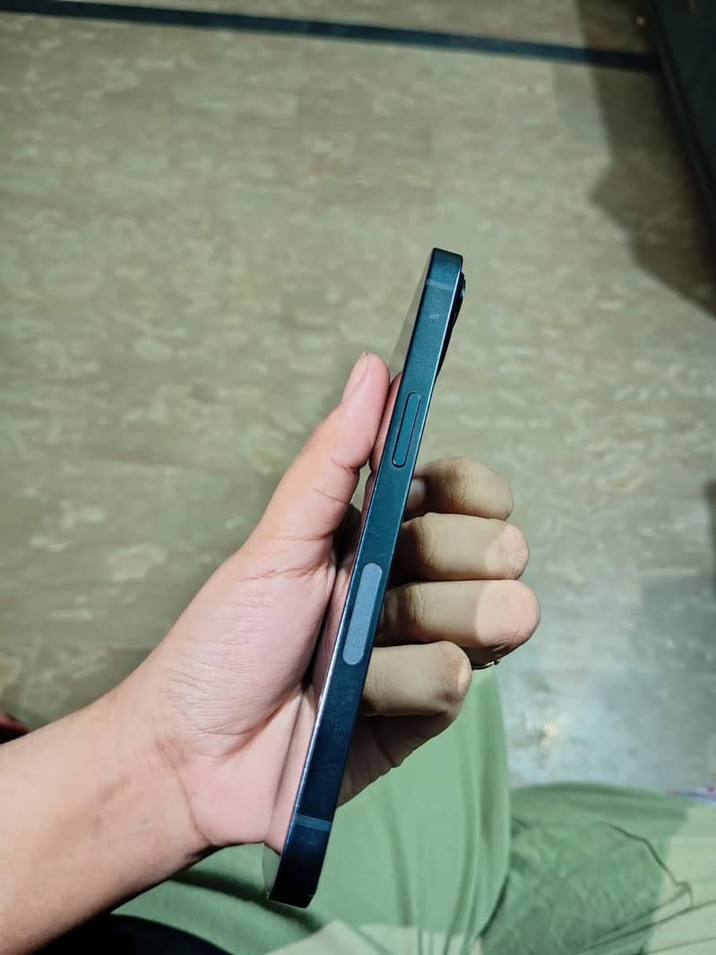 Apple iPhone 13 6