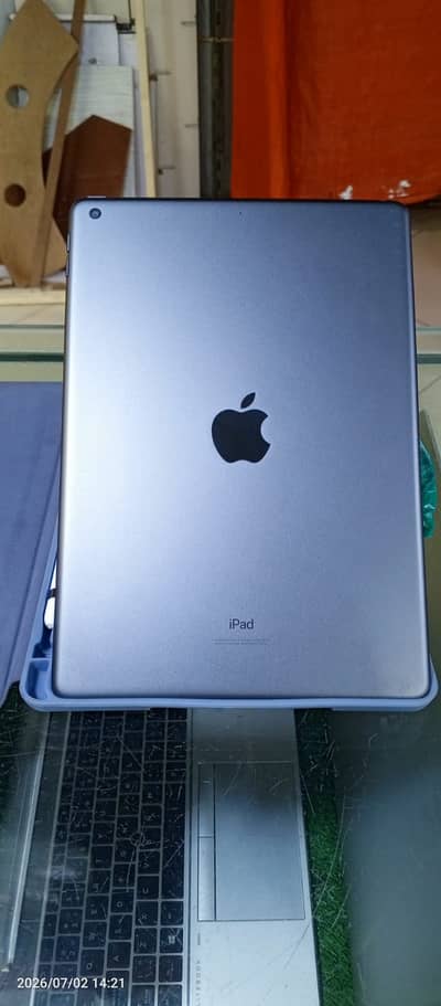 Apple  iped 2018 models 8 gb/32 gb storage with pen & pouch charger
