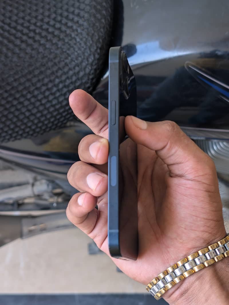 Apple iPhone 13 4