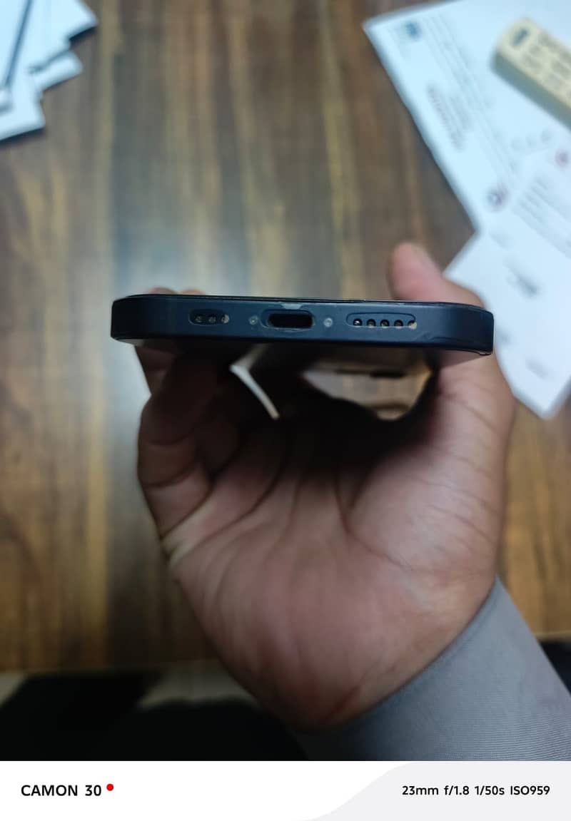 Apple iPhone 12 4