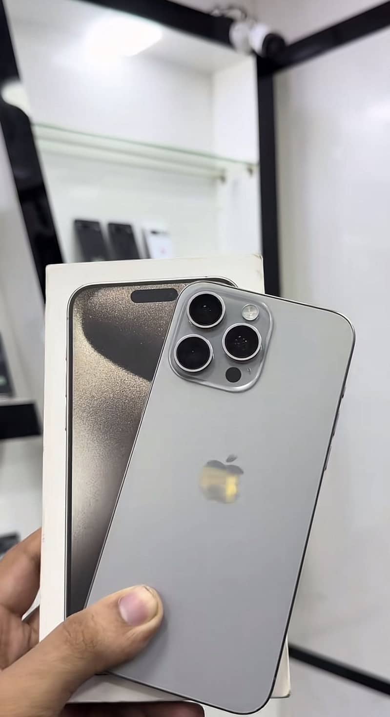 Apple iPhone 15 Pro Max 0