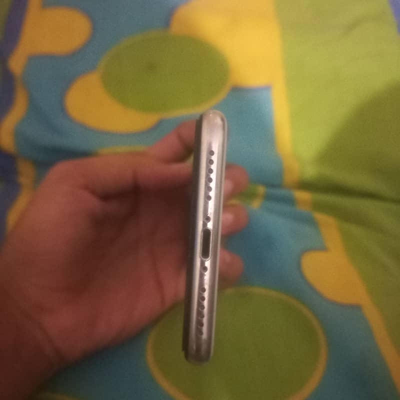Apple iPhone X 3
