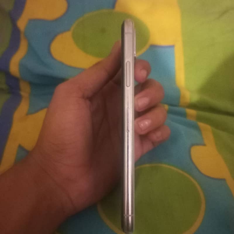 Apple iPhone X 4