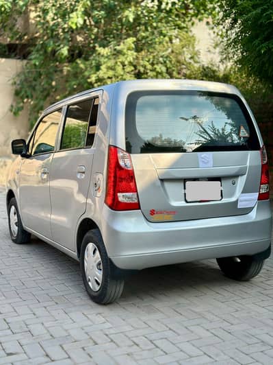 Suzuki Wagon R 2022 model 2023 reg excellent condition new drive