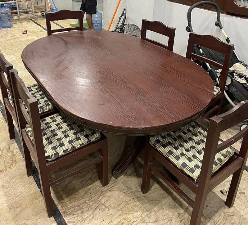 DINING TABLE 0