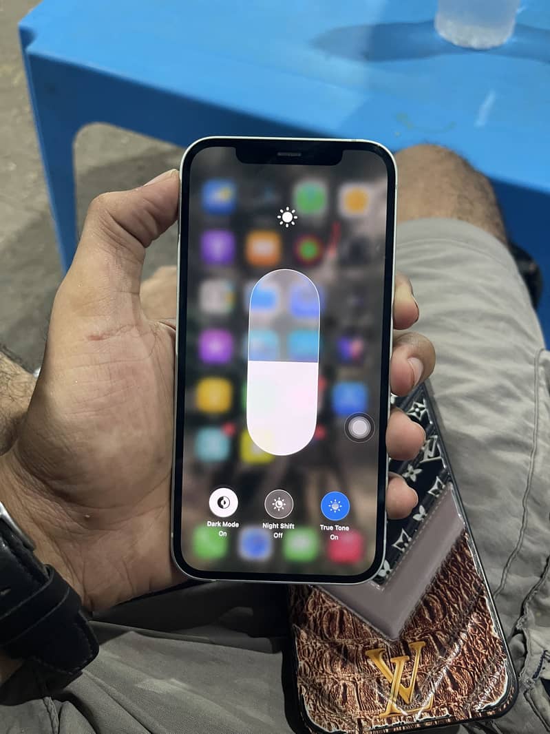 Apple iPhone 12 3