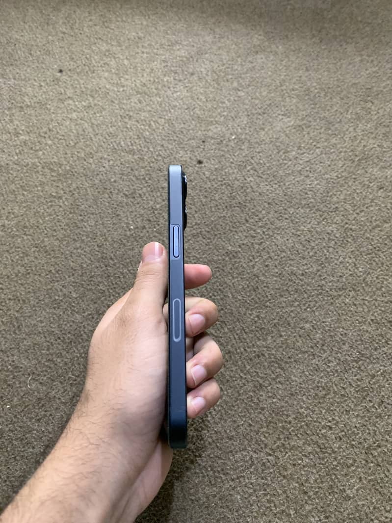 iPhone 13 3