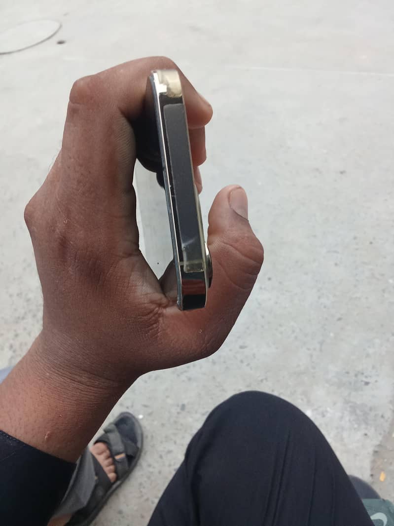 Apple iPhone 13 Pro 2