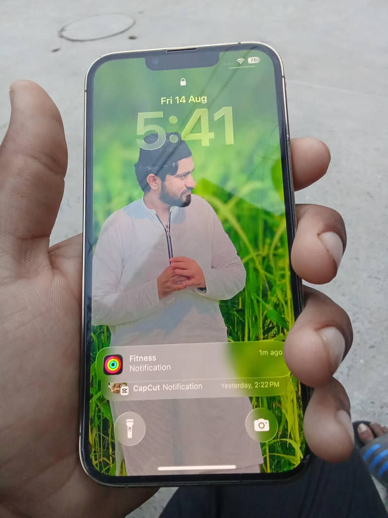 Apple iPhone 13 Pro 4