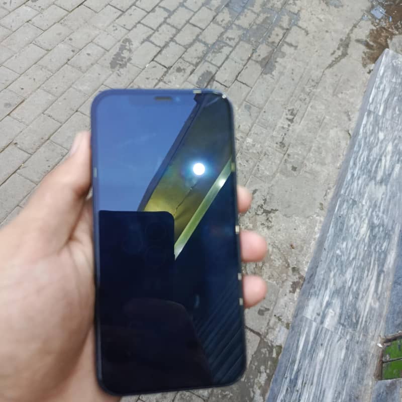 Apple iPhone 12 3