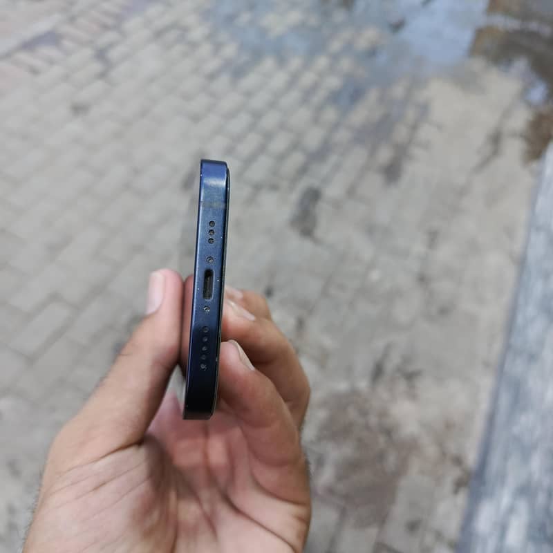 Apple iPhone 12 6