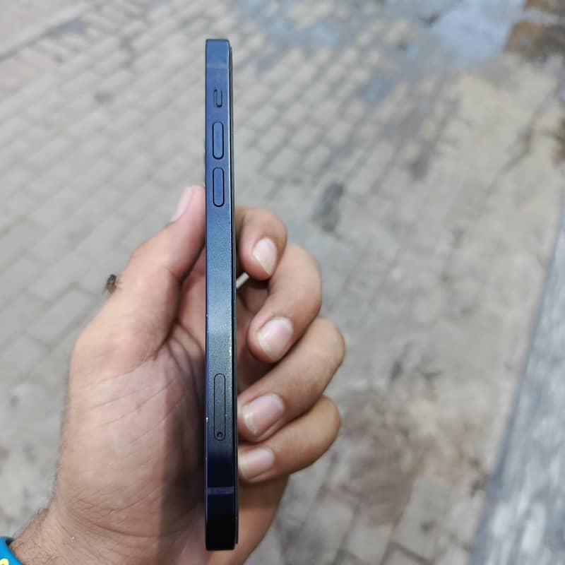 Apple iPhone 12 7