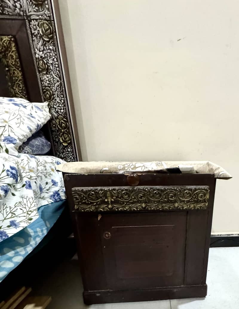 King Size Bed Set with Side Table & Dressing table With Mirror 5