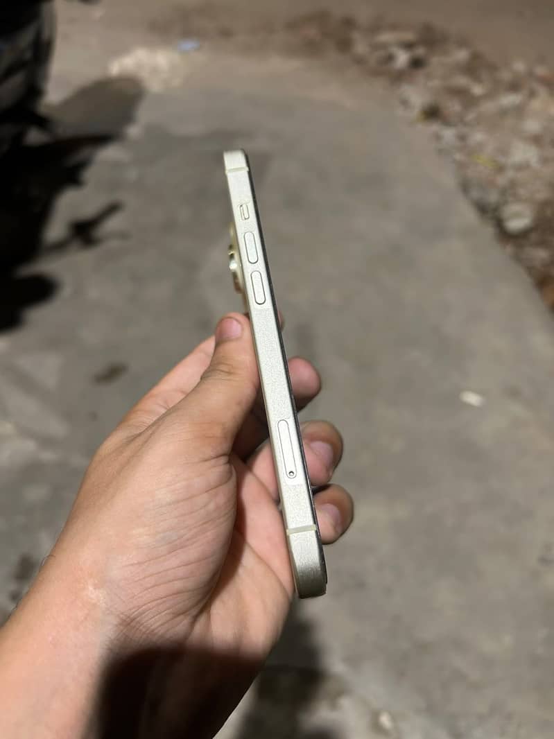 Apple iPhone 15 2