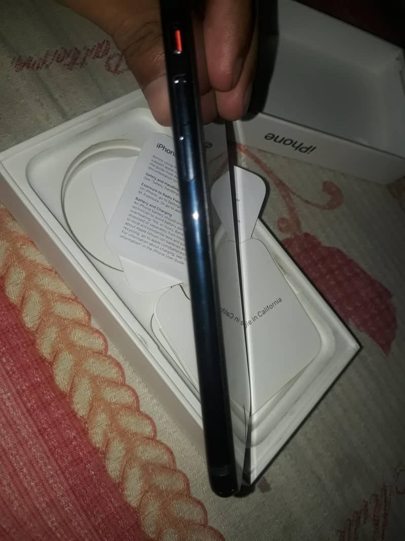 Apple iPhone SE 3rd generation 1