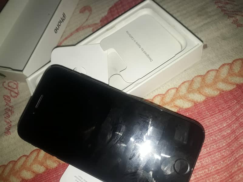 Apple iPhone SE 3rd generation 4